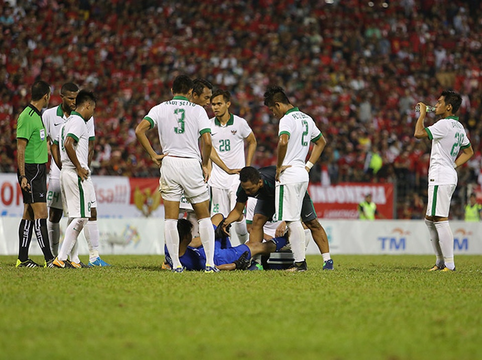 Hoà U22 Việt Nam, cầu thủ Indonesia quỳ xuống sân, ăn mừng như vô địch - 10
U22 Indonesia câu giờ khá nhiều ở trận đấu này