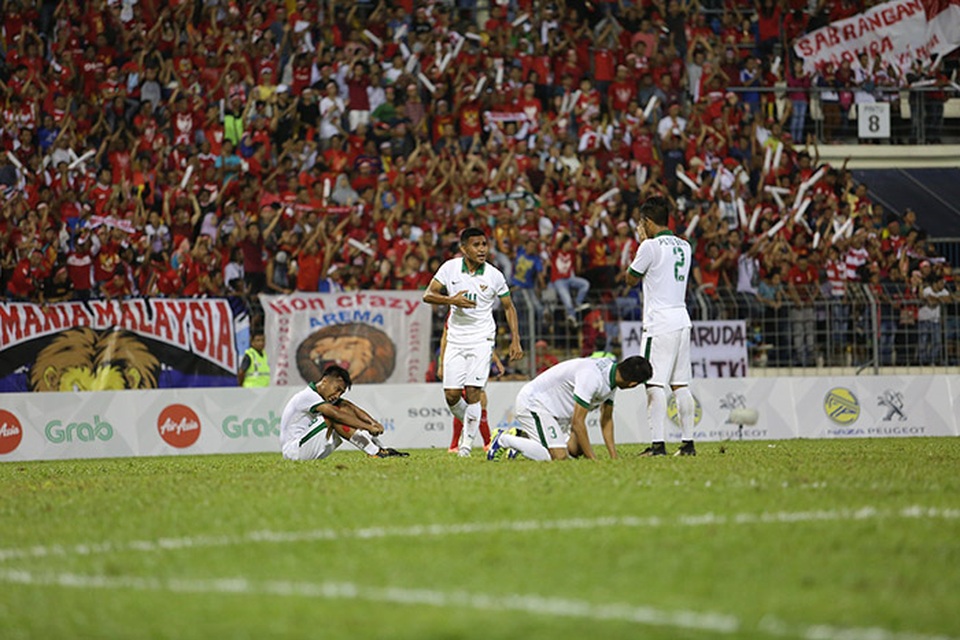 Hoà U22 Việt Nam, cầu thủ Indonesia quỳ xuống sân, ăn mừng như vô địch - 5
U22 Indonesia hài lòng với 1 điểm giành được