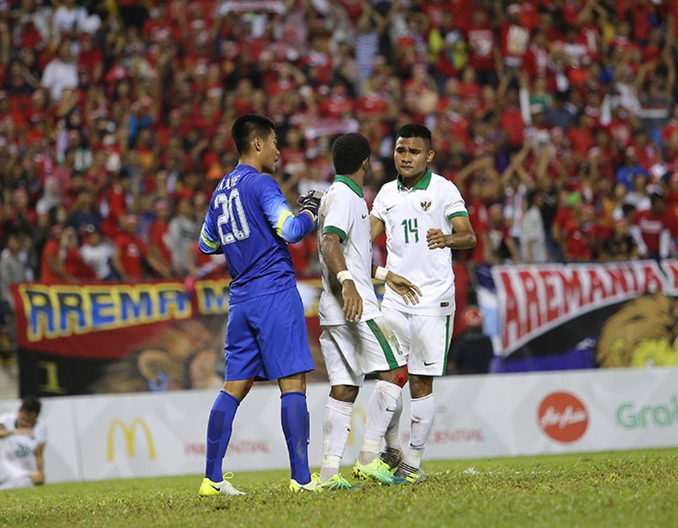 Hoà U22 Việt Nam, cầu thủ Indonesia quỳ xuống sân, ăn mừng như vô địch - 3
Indonesia đã chơi với 10 người trong 30 phút cuối trận đấu