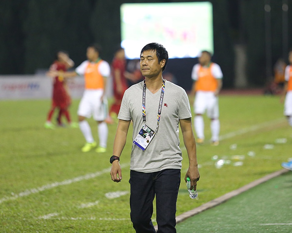 Tuyển thủ U22 Việt Nam buồn bã sau khi bị Indonesia cầm hòa - 8
HLV Hữu Thắng tiếc nuối vì U22 Việt Nam không chiến thắng