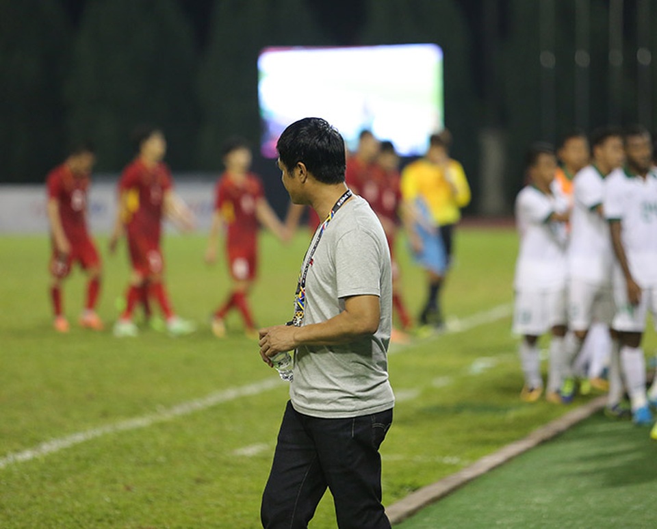 Tuyển thủ U22 Việt Nam buồn bã sau khi bị Indonesia cầm hòa - 7 Tuyển thủ U22 Việt Nam buồn bã sau khi bị Indonesia cầm hòa - 7