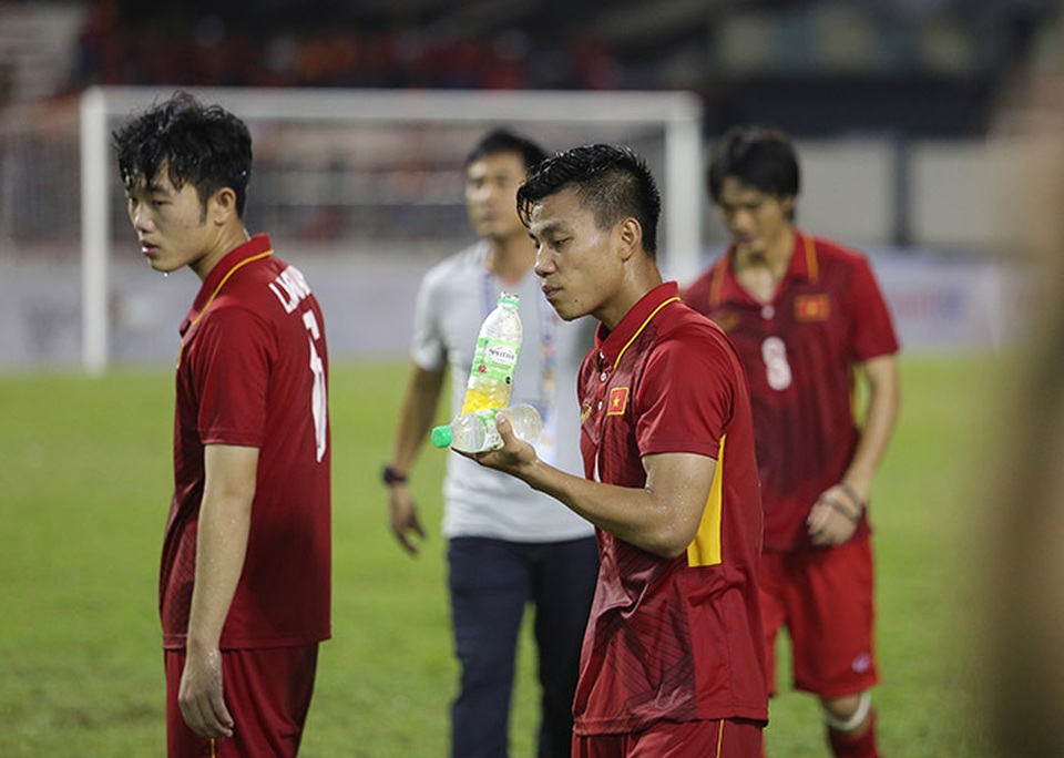 Tuyển thủ U22 Việt Nam buồn bã sau khi bị Indonesia cầm hòa - 2
Các cầu thủ của chúng ta đã có một thế trận áp đảo