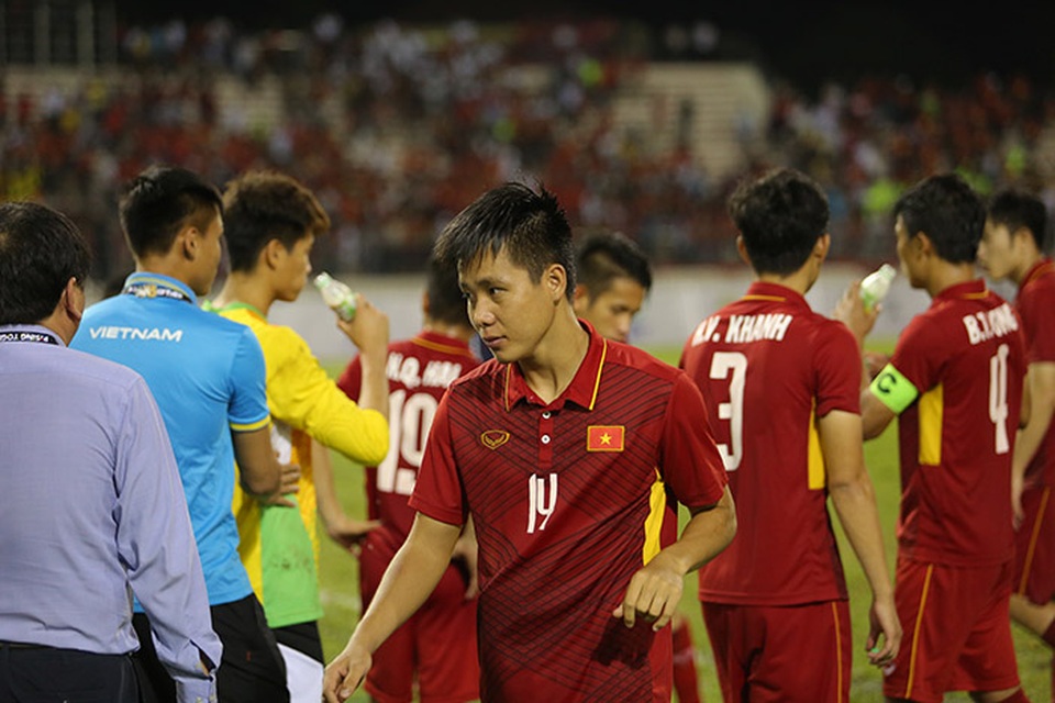 Tuyển thủ U22 Việt Nam buồn bã sau khi bị Indonesia cầm hòa - 1
Các cầu thủ U22 Việt Nam buồn bã sau trận đấu