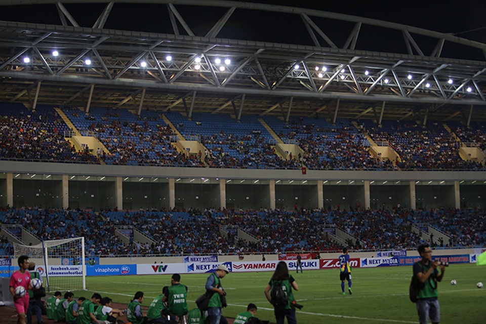 U23 Việt Nam thua nặng nề trong ngày sân Mỹ Đình vắng khán giả - 2
Các khán đài vẫn còn nhiều chỗ trống