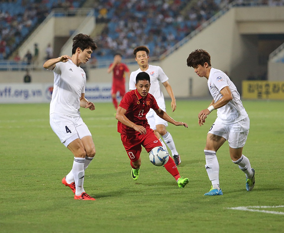 Văn Toàn lập công, U22 Việt Nam đánh bại Ngôi sao K-League - 10
Ngôi sao K-League đang tỏ ra vượt trội về kỹ thuật - Ảnh: An An