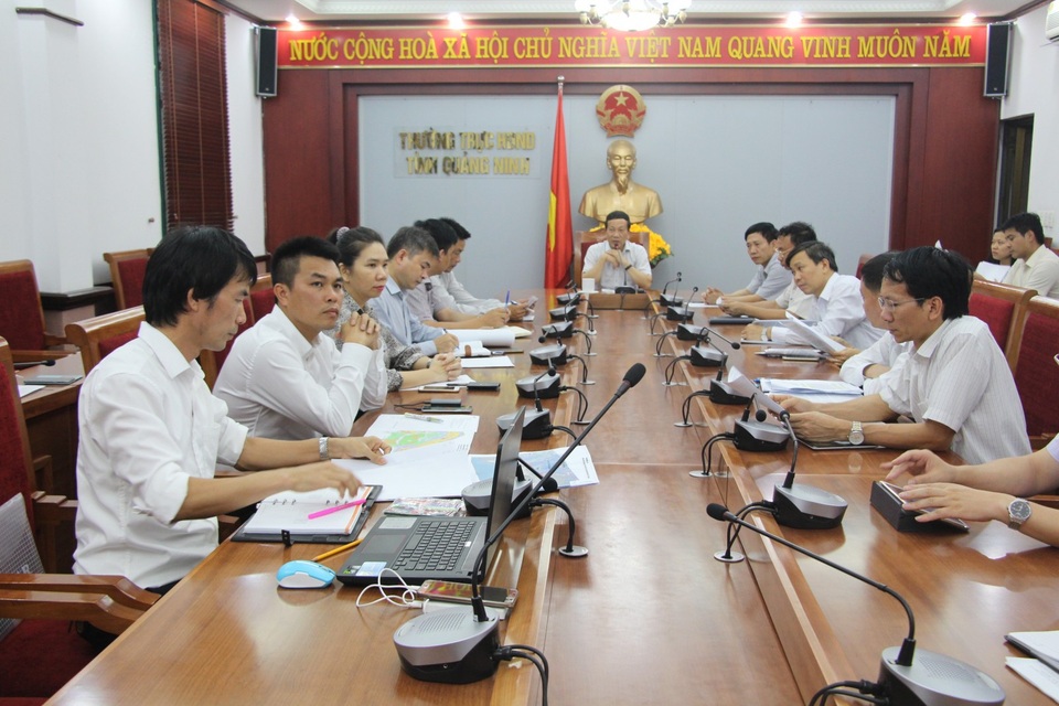 CEO Group chuẩn bị triển khai khu tổ hợp nghỉ dưỡng 5 sao tại Đặc khu Vân Đồn – Quảng Ninh - 1
Hiện thực hóa chiến lược đầu tư chuỗi bất động sản nghỉ dưỡng trên địa bàn cả nước, mới đây Tập đoàn CEO đã làm việc với UBND tỉnh Quảng Ninh và đối tác để xúc tiến M&A dự án Khu du lịch sinh thái Bái Tử Long tại Vân Đồn - Quảng Ninh. Dự án sẽ được triển khai sớm nhất nhằm đón đầu cơ chế đặc khu, góp phần nâng tầm và khai thác tiềm năng du lịch của Vân Đồn.