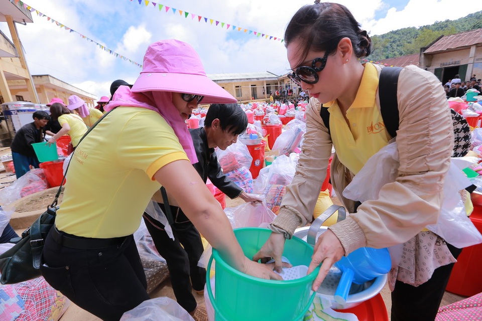 Nữ doanh nhân Sen Vàng “tri ân cuộc sống” - 8 Nữ doanh nhân Sen Vàng “tri ân cuộc sống” - 8