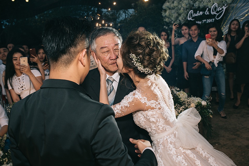 Đám cưới "trong mơ" với 300 khách cùng “xăm” biểu tượng hạnh phúc - 14