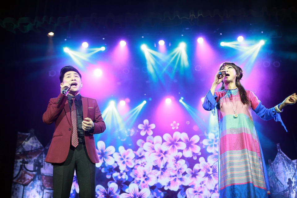 Lê Uyên trào nước mắt khi nhắc nhớ về người chồng quá cố - 4 Nữ danh ca song ca với ca sĩ Quang Thành.