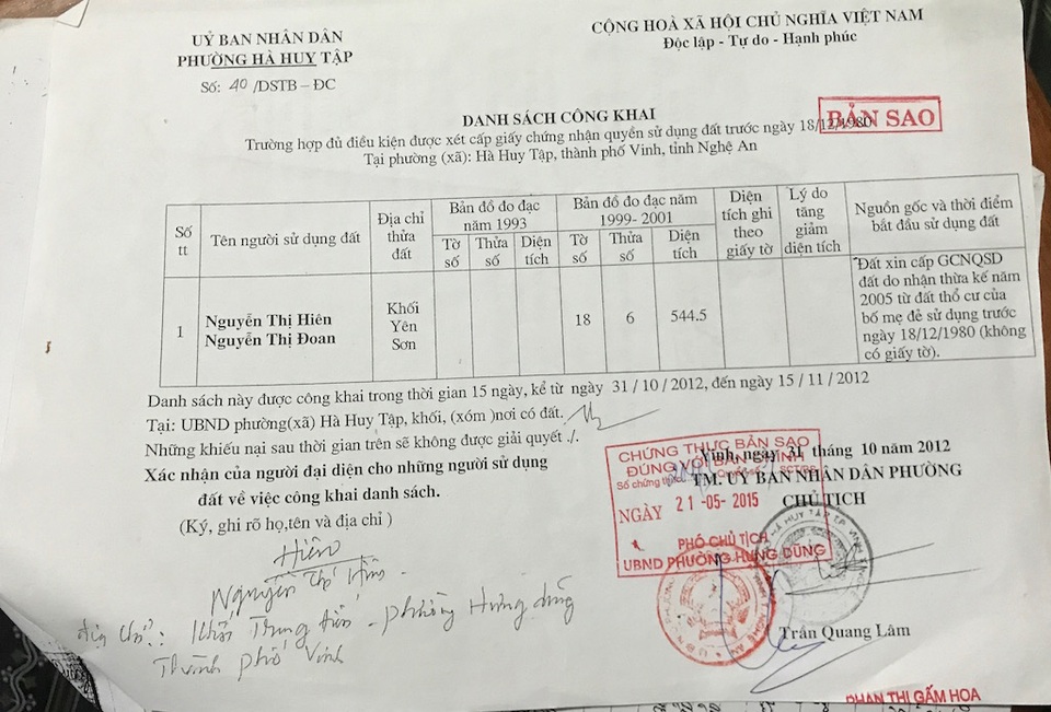 Bài 4: "Hô biến" đất của dân xong, cán bộ rút kinh nghiệm?! - 5 Ngày 31/10/2012 ông Trần Quang Lâm - Chủ tịch UBND phường Hà Huy Tập có xác nhận về trường hợp thửa đất số 6, tờ bản đồ số 18 đủ điều kiện cấp đất cho bà Hiên. Thế nhưng từ đó đến nay câu chuyện này vẫn một dấu hỏi lớn vì những lần chuẩn bị cấp đất lại xảy ra kiện tụng.