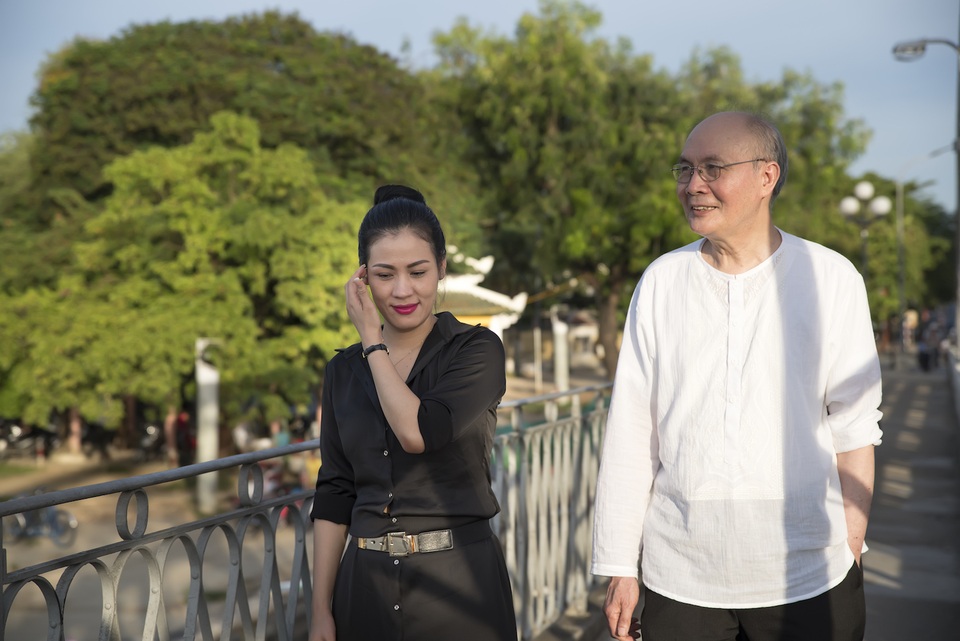 Chuyện tình đắm say của nhạc sĩ Vũ Thành An với một cô gái Huế - 4 Ca sĩ Ngọc Châm - người đã kiên trì mời bằng được nhạc sĩ Vũ Thành An về Việt Nam để tổ chức các đêm nhạc.