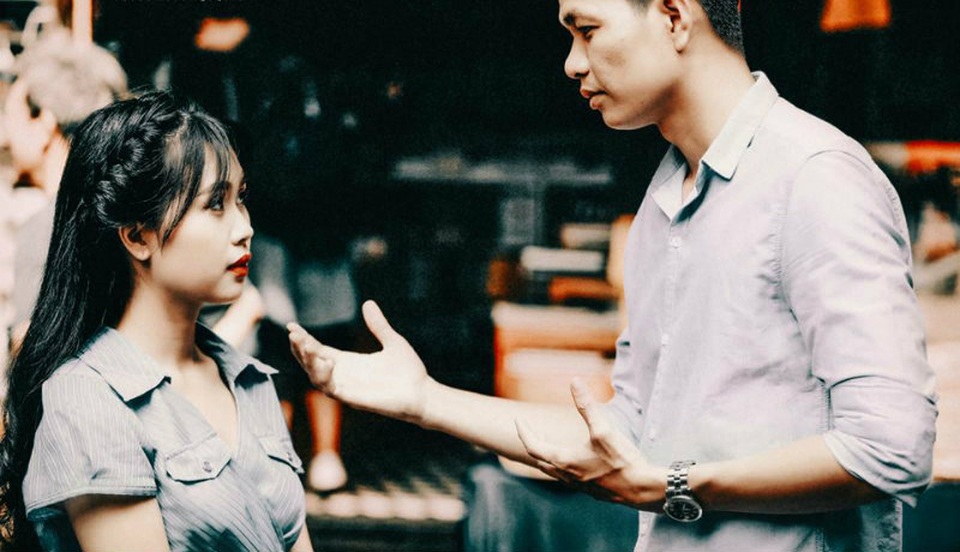 Bộ ảnh cưới ý nghĩa chuyển thể từ bộ phim tình cảm lãng mạn - 3 Đôi lúc tôi thấy tình yêu như một cơn say, khi ngắn ngủi như một cơn cảm nắng rồi chợt bừng tỉnh giấc. Có khi kéo dài bất tận và người trong cuộc muốn mình không bao giờ tỉnh lại.