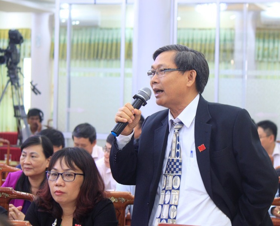Đại biểu Nguyễn Thanh Trà đặt nhiều câu hỏi chất vấn hắc búa cho vị Giám đốc Sở TN&MT Bình Định.