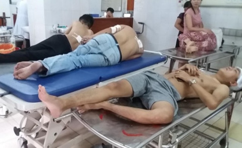 Nhóm người bịt mặt dùng súng tấn công khiến 3 nạn nhân nhập viện - 3 Các nạn nhân bị thương