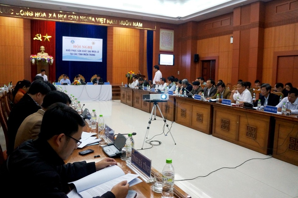 Bộ NN&PTNT làm việc với các tỉnh, thành miền Trung để khôi phục sản xuất sau lũ