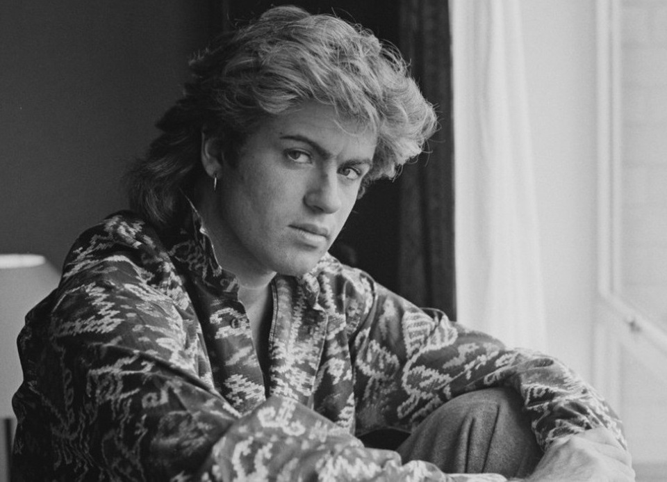 Âm nhạc của George Michael bán chạy… “kinh hoàng” - 1 George Michael thời trẻ