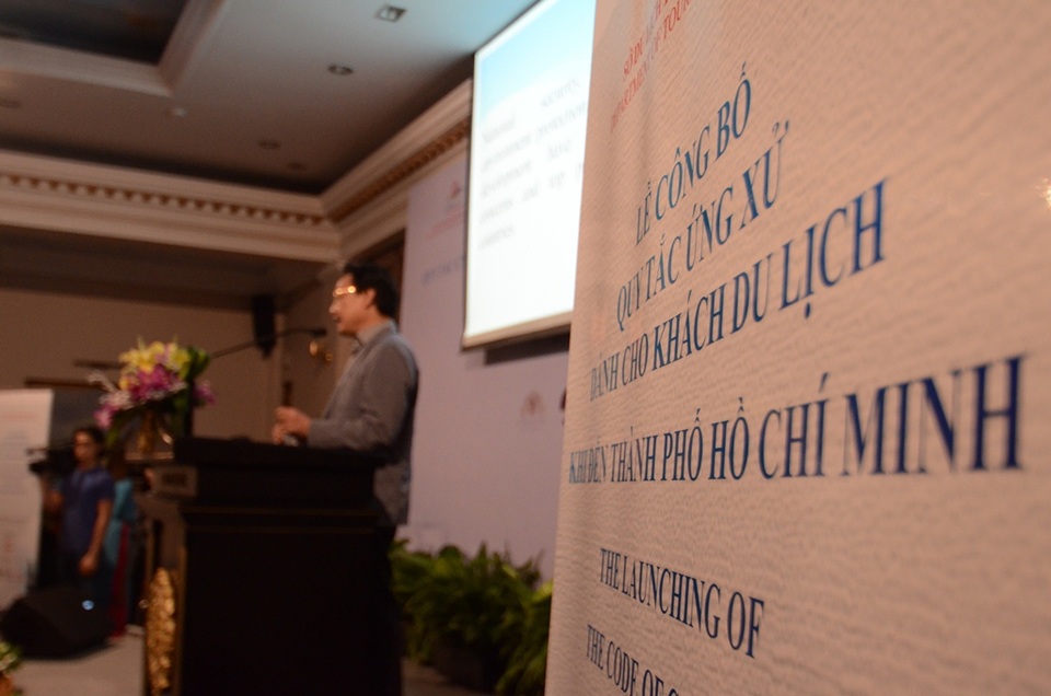 TPHCM công bố bộ quy tắc ứng xử dành cho du khách - 1 Bộ quy tắc ứng xử đã được ngành du lịch TPHCM ban hành.
