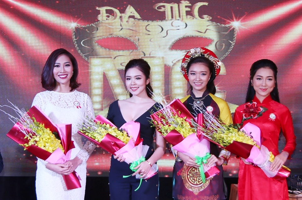 Người đẹp Đà thành hội tụ trong đêm tiệc của MC miền Trung - 1 4 nhan sắc đồng hương Quảng Nam - Đà Nẵng: Hoa khôi Diệu Ngọc, Top 10 HHVN 2014 - Xuân Trang, Hoa khôi Đà Nẵng - Như Thủy, Người đẹp áo dài - Top 10 HHVN 2016 - Kiều Vỹ hội tụ trong đêm tiệc cuối năm của giới MC miền Trung vừa diễn ra ở Đà Nẵng