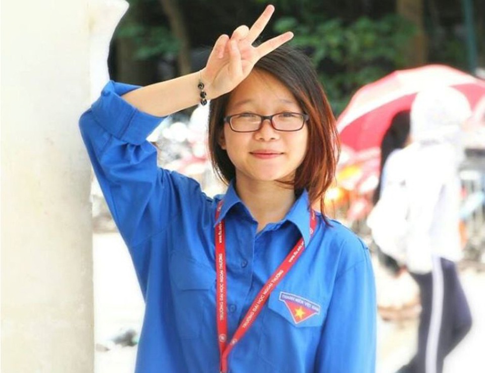 Đảng viên trẻ Nguyễn Hà Thu, Ủy viên BCH Đoàn trường, Phó Bí thư Chi đoàn Anh 3 chuyên ngành Kinh tế đối ngoại, Khoa Kinh tế và Kinh doanh quốc tế Trường Đại học Ngoại thương