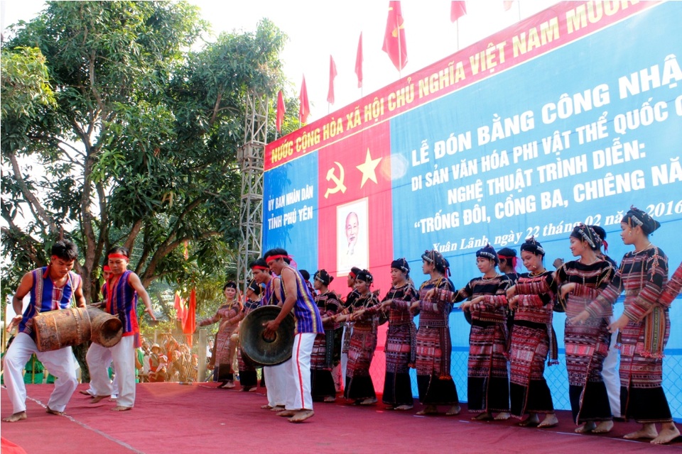 Độc đáo tiếng cồng chiêng, trống đôi làng Xí Thoại - 3 Trống đôi, cồng 3, chiêng 5 ở Xí Thoại