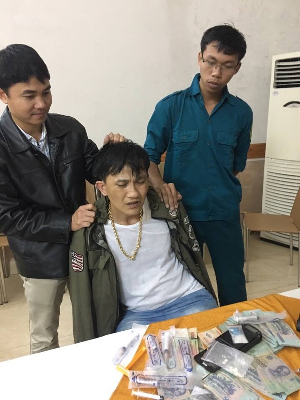 Bắt giữ đối tượng buôn bán ma túy có “hàng nóng” - 1 Đối tượng Dũng bị bắt