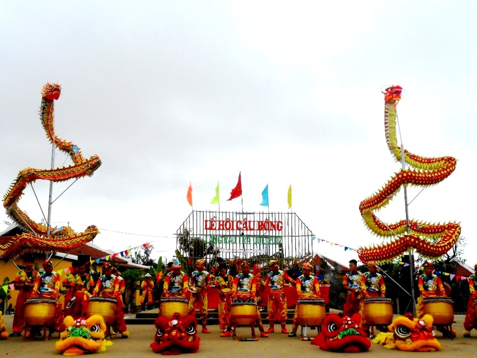 Lễ hội cầu bông ở làng rau Trà Quế (Hội An) thu hút rất đông du khách tham dự