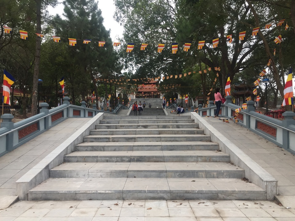 Lễ hội vùng Lim nghiêm cấm hát Quan họ “ngửa nón nhận tiền” - 3
Đường lên chùa Lim được tu bổ khang trang, sạch đẹp.