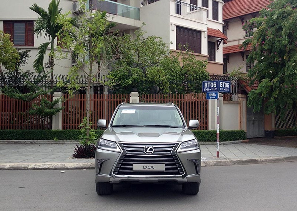 Lexus giảm giá mạnh tại Việt Nam - 1 Lexus LX 570 được giảm giá nhiều nhất trong đợt này