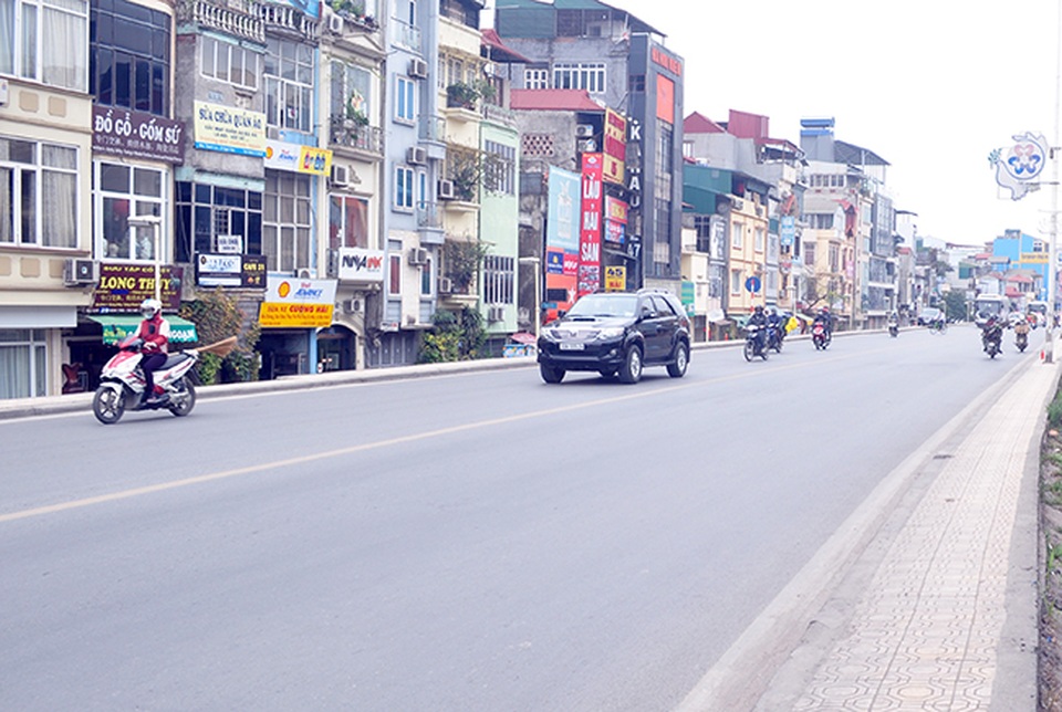 Hà Nội sẽ xây tường bê tông thay thế đoạn đê sông Hồng bị hạ cốt - 1
UBND TP Hà Nội vừa đề nghị Bộ Nông nghiệp và Phát triển Nông thôn có ý kiến thống nhất với phương án hạ cốt đê sông Hồng đến cao độ dương 12,4m, đoạn từ Khách sạn Thắng Lợi đến cửa khẩu An Dương.