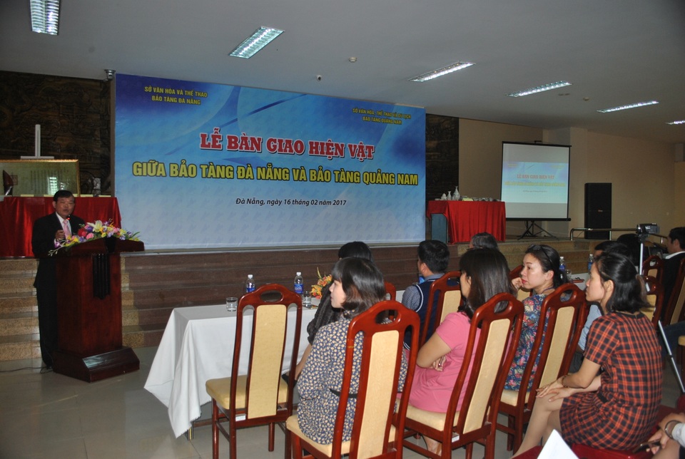 Trao đổi tư liệu và hiện vật giữa bảo tàng Quảng Nam và Đà Nẵng - 1 Lễ trao và nhận hiện vật, tư liệu giữa hai Bảo tàng Đà Nẵng và Quảng Nam