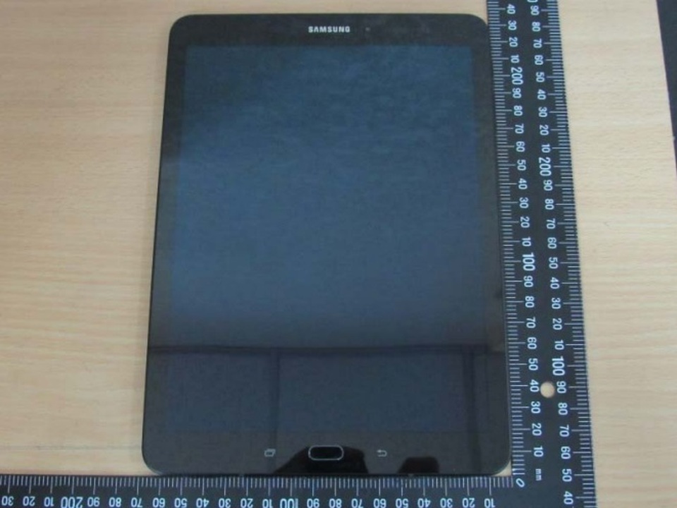 Lộ ảnh máy tính bảng của Samsung một tuần lễ trước khi ra mắt - 1 Mặt trước của Samsung Galaxy Tab S3.