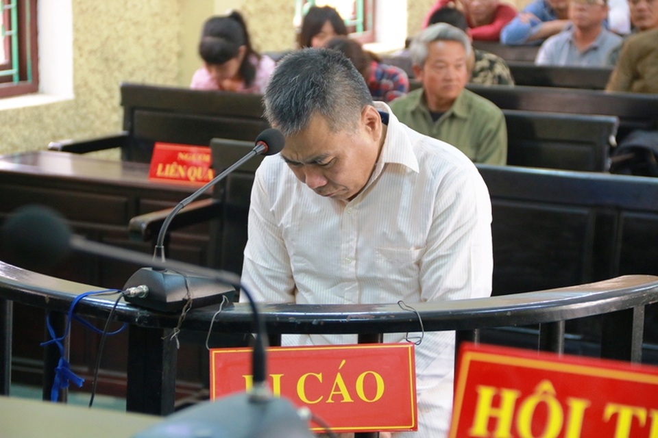 Giết lái xe ôm đồng nghiệp, lĩnh án 12 năm tù - 1 Bị cáo Yêng trước vành móng ngựa nhận tội.