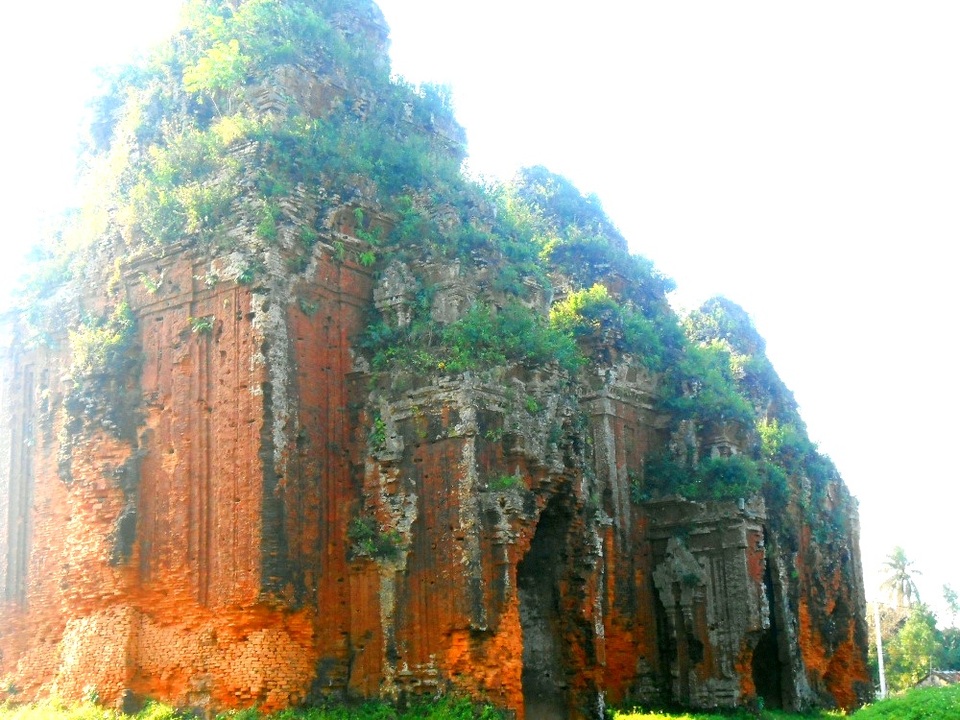 Ấn tượng tháp Chăm Khương Mỹ - 1 Di tích tháp Chăm Khương Mỹ được công nhận di tích cấp Quốc gia năm 1989
