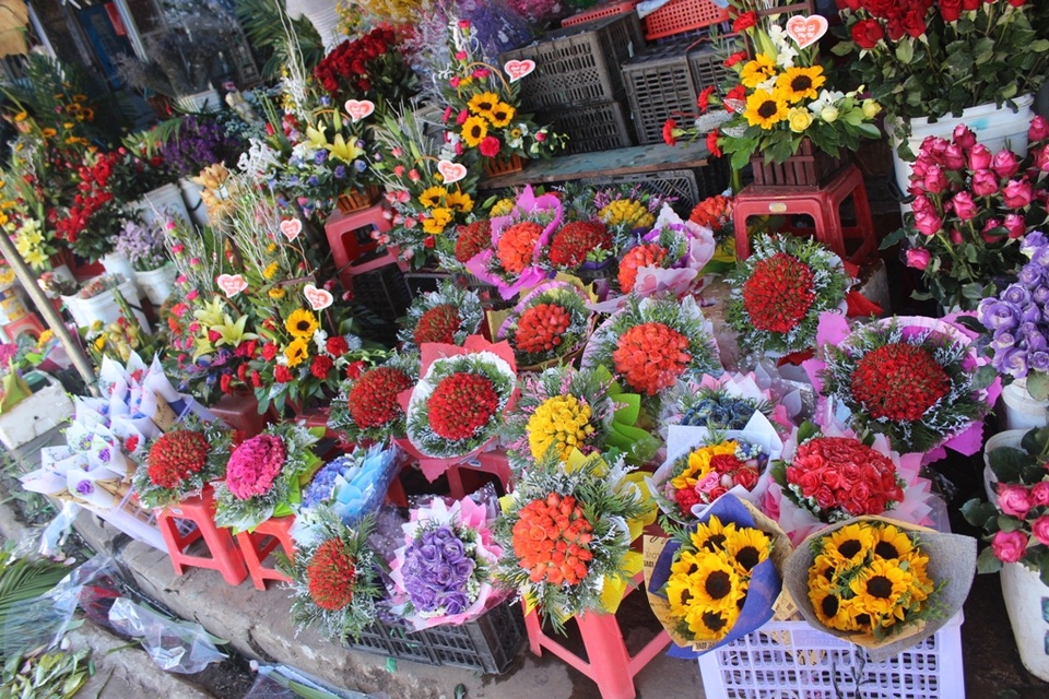 Cận ngày 8/3, hoa tươi Đà Lạt tăng giá gấp 3 lần ngày thường - 1 Cận ngày 8/3, giá hoa tươi Đà Lạt tăng gấp 3 lần ngày thường