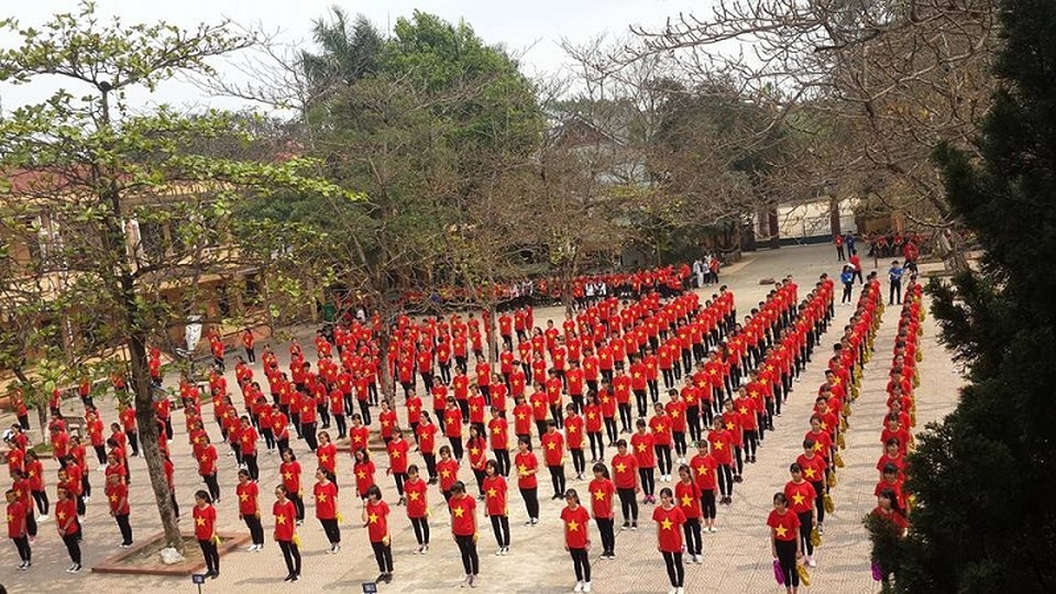 Mãn nhãn với màn đồng diễn thể dục của học sinh trường THPT Ba Vì - 2 Mãn nhãn với màn đồng diễn thể dục của học sinh trường THPT Ba Vì - 2