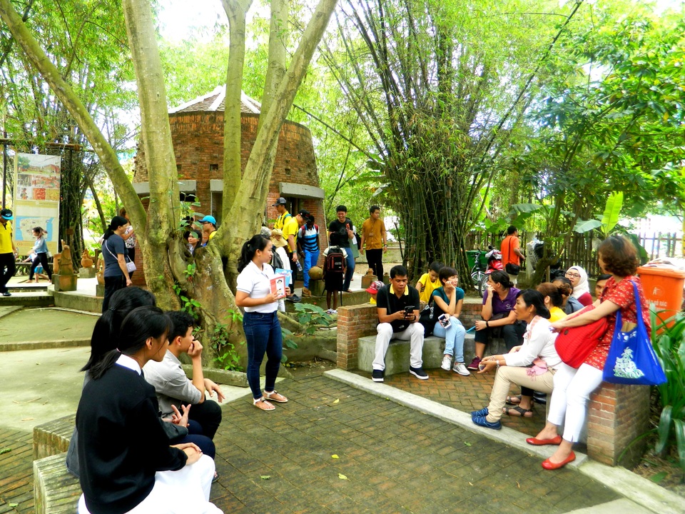 Buổi giới thiệu sách tại Công viên gốm đất nung Thanh Hà