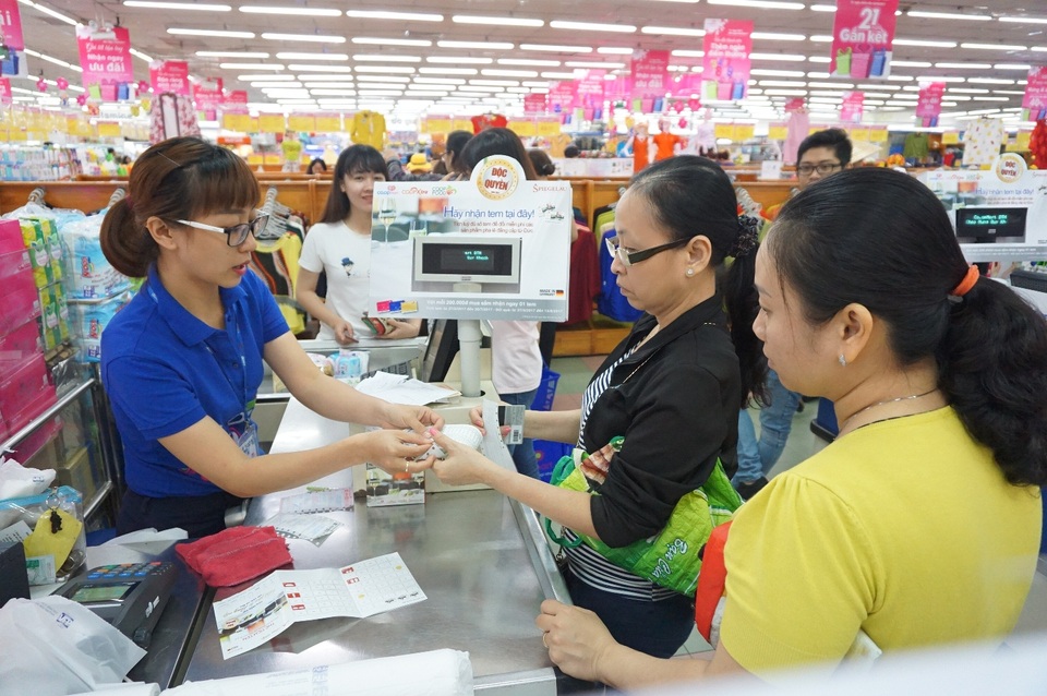 Siêu thị Co.opmart đang kéo hàng trăm nhãn hàng cùng giảm giá - 2 Siêu thị Co.opmart đang kéo hàng trăm nhãn hàng cùng giảm giá - 2
