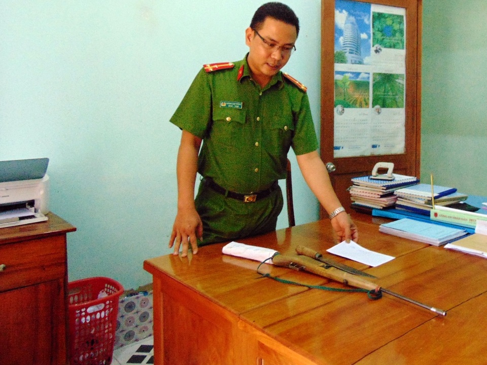Súng tự chế mà Đoóch dùng để bắn chết bò