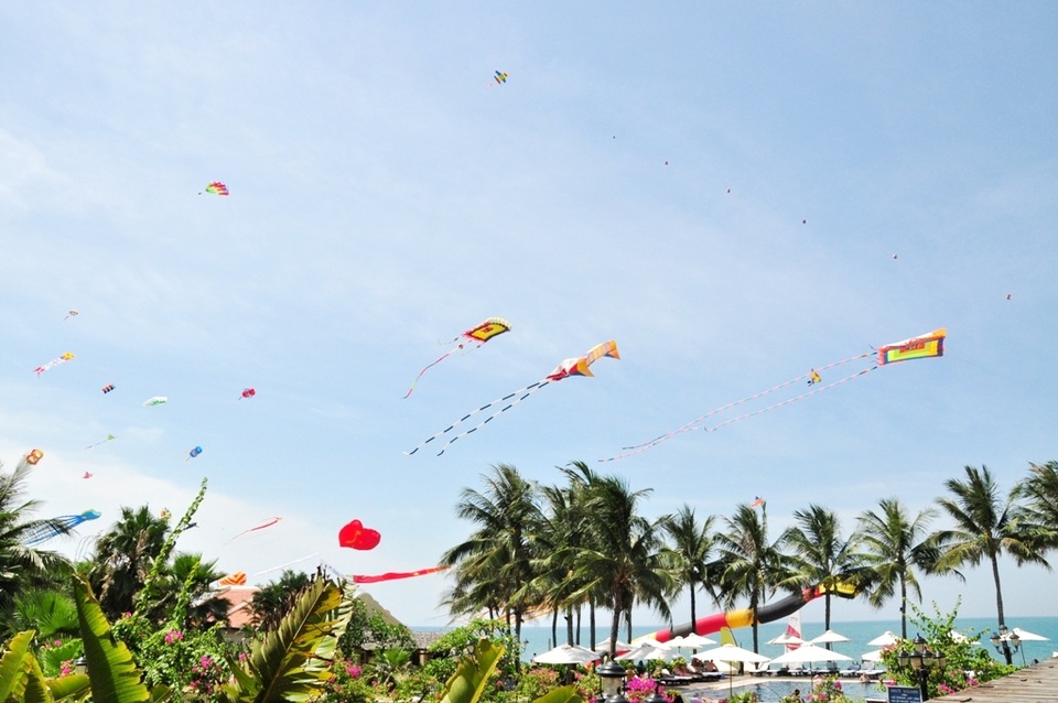 Nhiều hoạt động văn hóa - du lịch đặc sắc trong dịp Festival Di sản Quảng Nam 2017 - 1 Dịp festival này sẽ có cuộc thi thả diều quốc tế với hơn 100 đội đến từ các nước Canada, Nhật Bản, Hoa Kỳ… diễn ra từ ngày 5-9/6 tại bãi biển An Bàng (TP Hội An) và bãi biển Tam Thanh (TP Tam Kỳ)