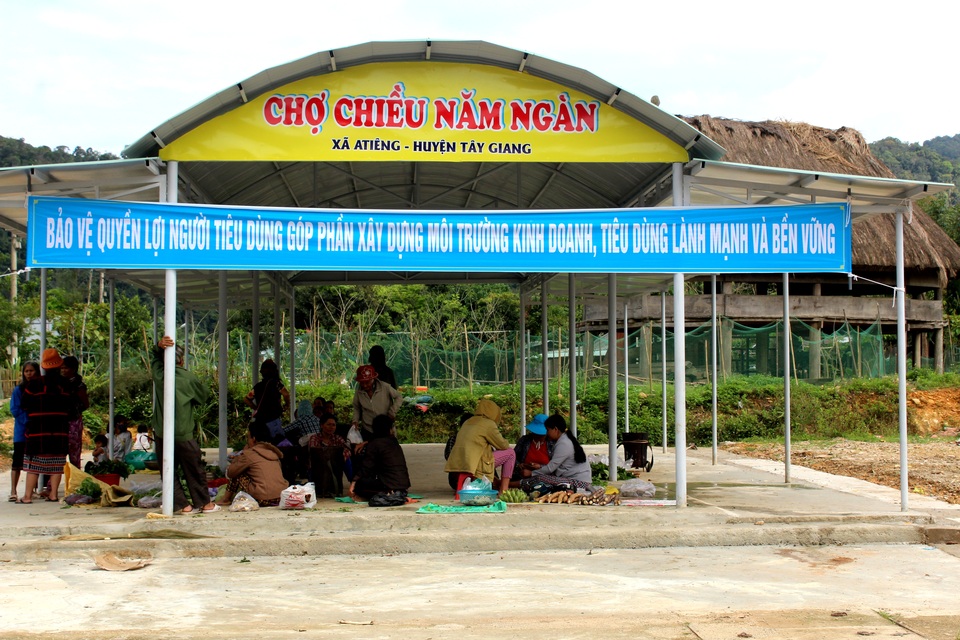 Độc đáo “chợ 5 ngàn đồng” ở huyện miền núi - 1 Ngôi “Chợ chiều 5 ngàn” của vùng núi Tây Giang