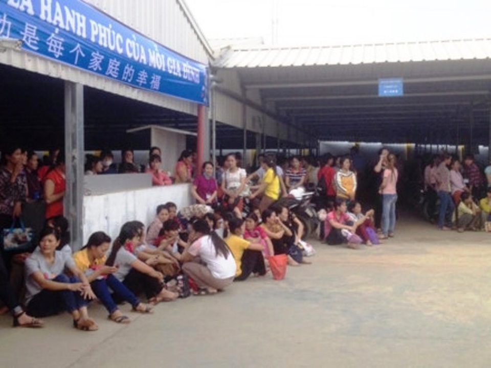Gần 1.000 công nhân đình công vì bị “ăn bớt” số ngày nghỉ dịp 30/4 và 1/5 - 1 Gần 1.000 công nhân công ty Antonia nghỉ việc tập thể đòi quyền lợi trong ngày 26/4.