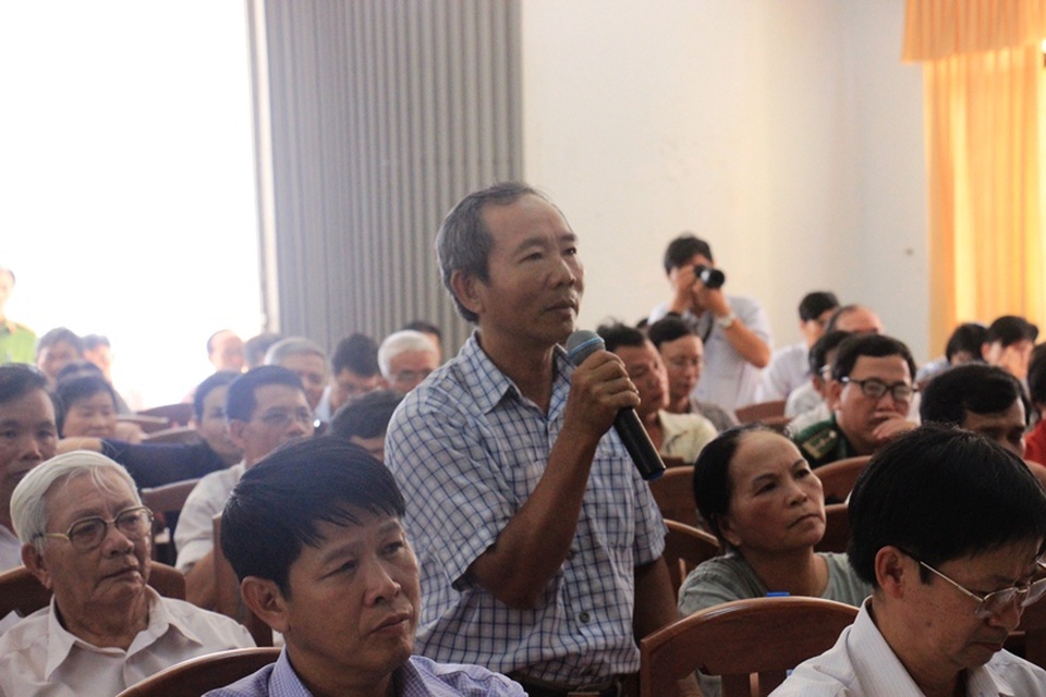 Cử tri phường Ghềnh Ráng, TP Quy Nhơn (tỉnh Bình Định) trình bày tâm tư nguyện vọng tới đoàn đại biểu Quốc hội