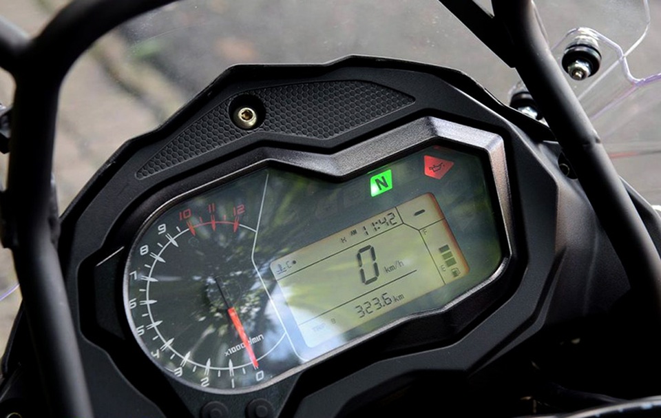 Benelli TRK 502 gây sốc với giá bán 136 triệu đồng - 7 Benelli TRK 502 gây sốc với giá bán 136 triệu đồng - 7