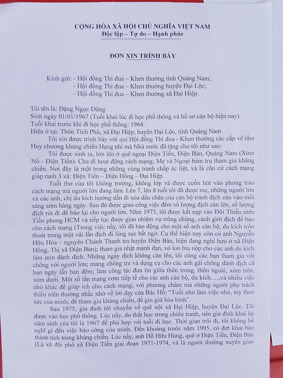 Thực hư việc Bí thư thị trấn “khai man tuổi để nhận Huy chương” - 1 Thực hư việc Bí thư thị trấn “khai man tuổi để nhận Huy chương” - 1