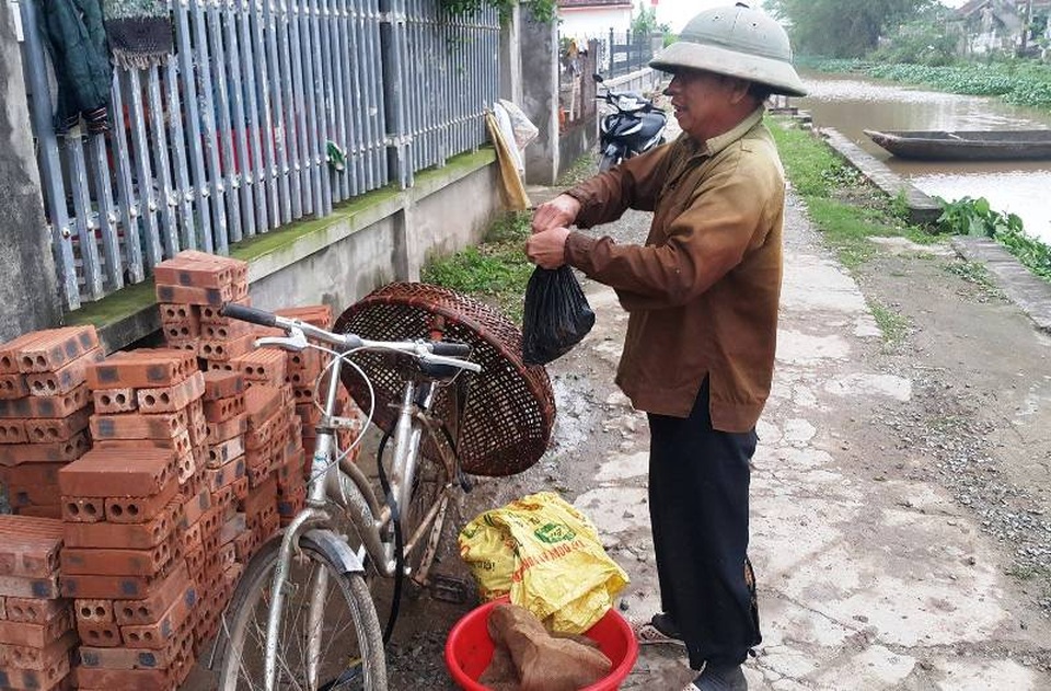 Kiếm nửa triệu đồng mỗi ngày từ nghề bắt cua đồng - 4 Nhờ nghề săn cua đồng, nhiều hộ dân ở Kim Sơn, Ninh Bình có thêm thu nhập, ổn định cuộc sống.