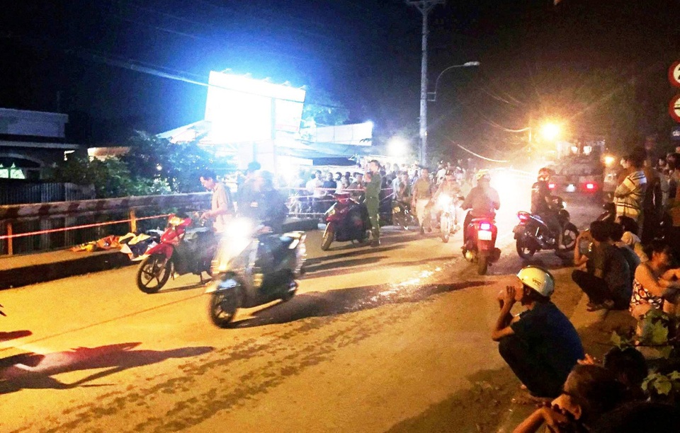 Vụ người đàn ông bị đâm chết giữa cầu: Do “dây dưa” với nhóm đòi nợ thuê! - 2 Hiện trường vụ án mạng