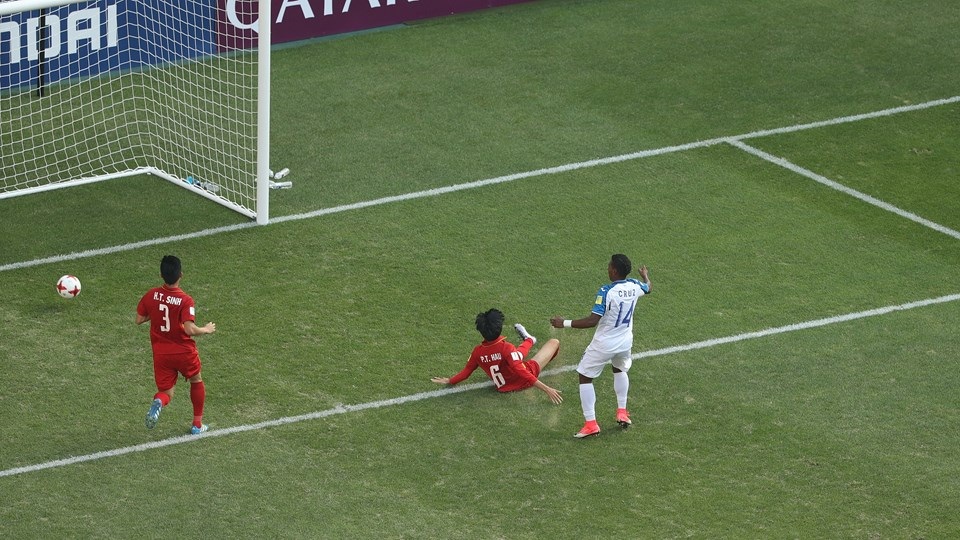 Khoảnh khắc đẹp trong ngày U20 Việt Nam chia tay giấc mơ World Cup - 25
U20 Việt Nam đã thua Honduras bởi bản lĩnh và kinh nghiệm