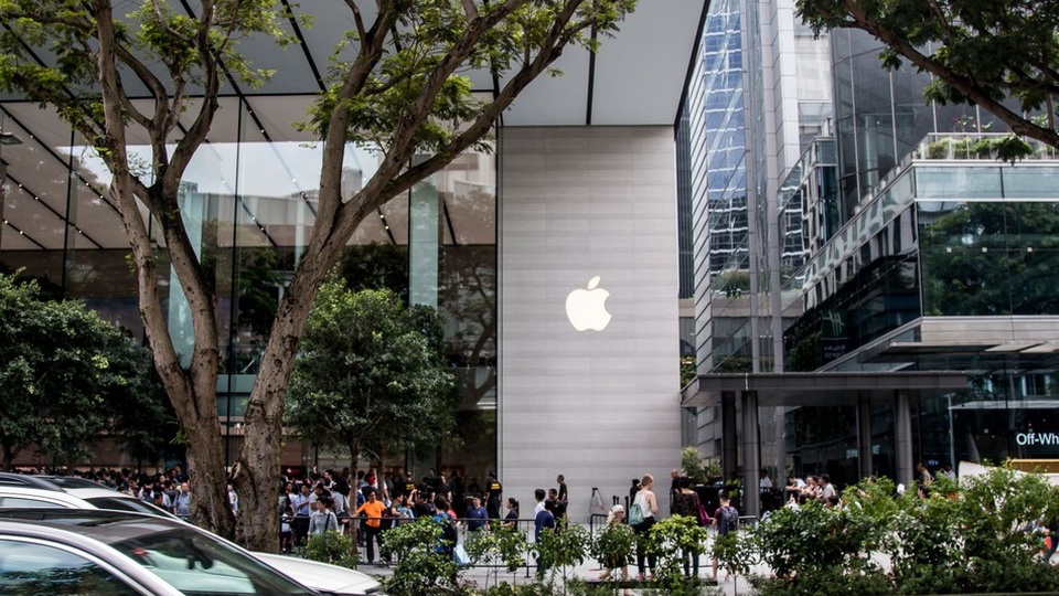 Apple ra mắt cửa hàng đầu tiên tại khu vực Đông Nam Á - 1 Khung cảnh bên ngoài Apple Store đầu tiên tại Singapore, và cũng là đầu tiên của khu vực Đông Nam Á.