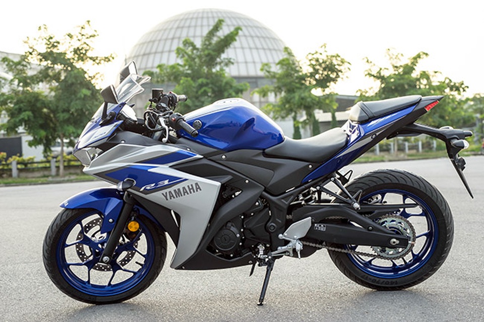 Yamaha đột ngột giảm giá 16 triệu đồng cho mẫu YZF-R3 - 1
Mẫu Sport này có mặt tại Việt Nam vào cuối năm 2015 với giá bán khi đó là 150 triệu đồng, và đã có thời điểm tăng giá vào tháng 3/2016 lên thành 155 triệu đồng.