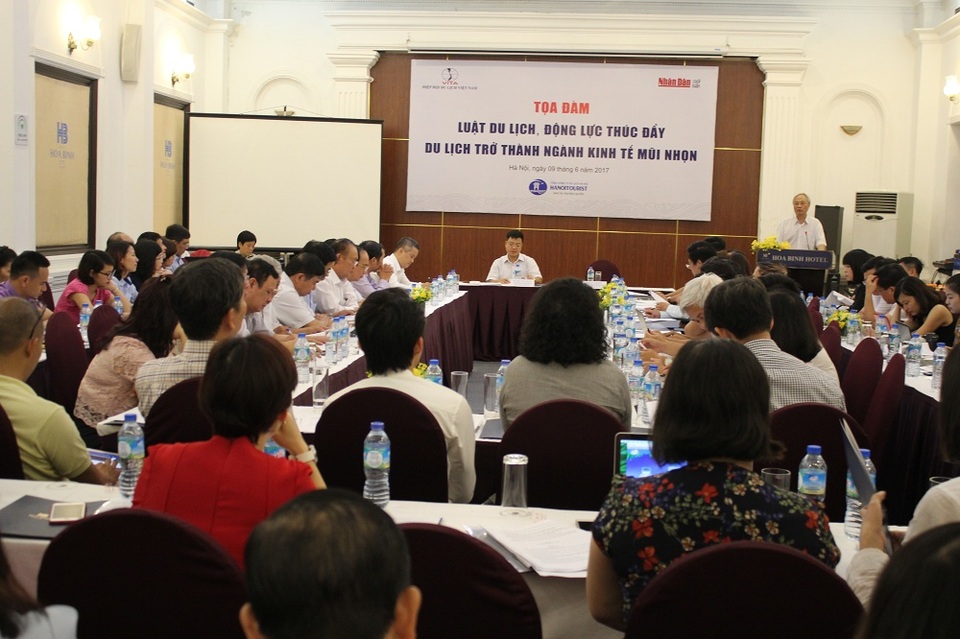 Kinh phí xúc tiến hạn hẹp, nhiều doanh nghiệp đề xuất thu phí khách du lịch - 1 Tại buổi tọa đàm, nhiều doanh nghiệp cho rằng đối với các nguồn hình thành Quỹ có thể bổ sung thêm “nguồn thu từ khách du lịch”.